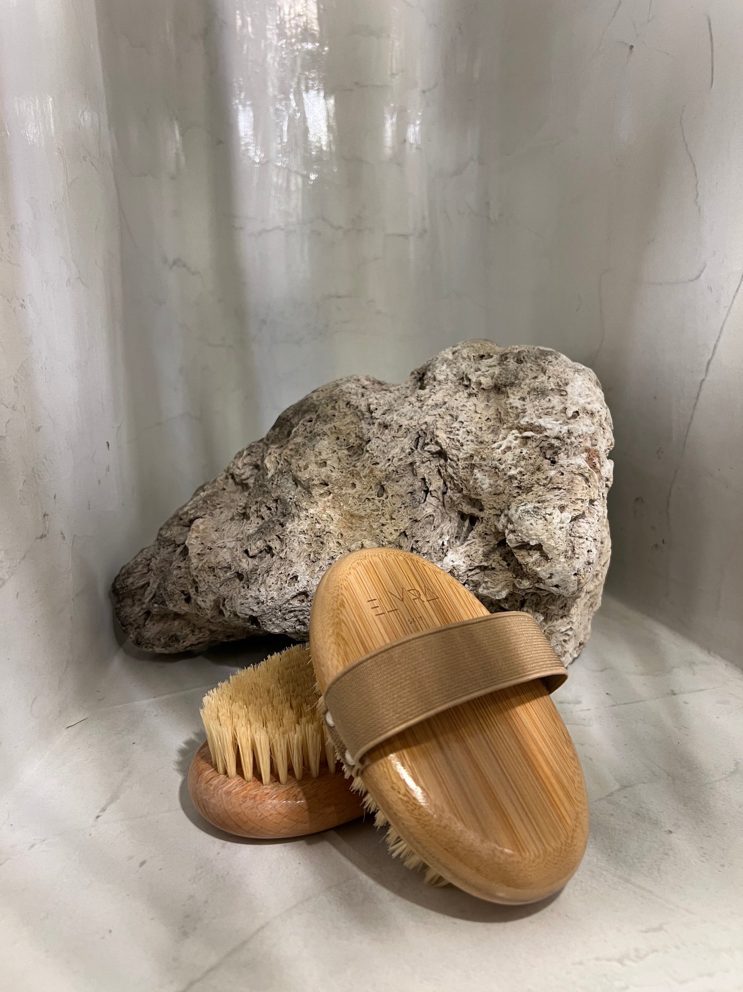 🌿 Brosse sèche™ – Le secret naturel d’une peau plus belle et plus saine